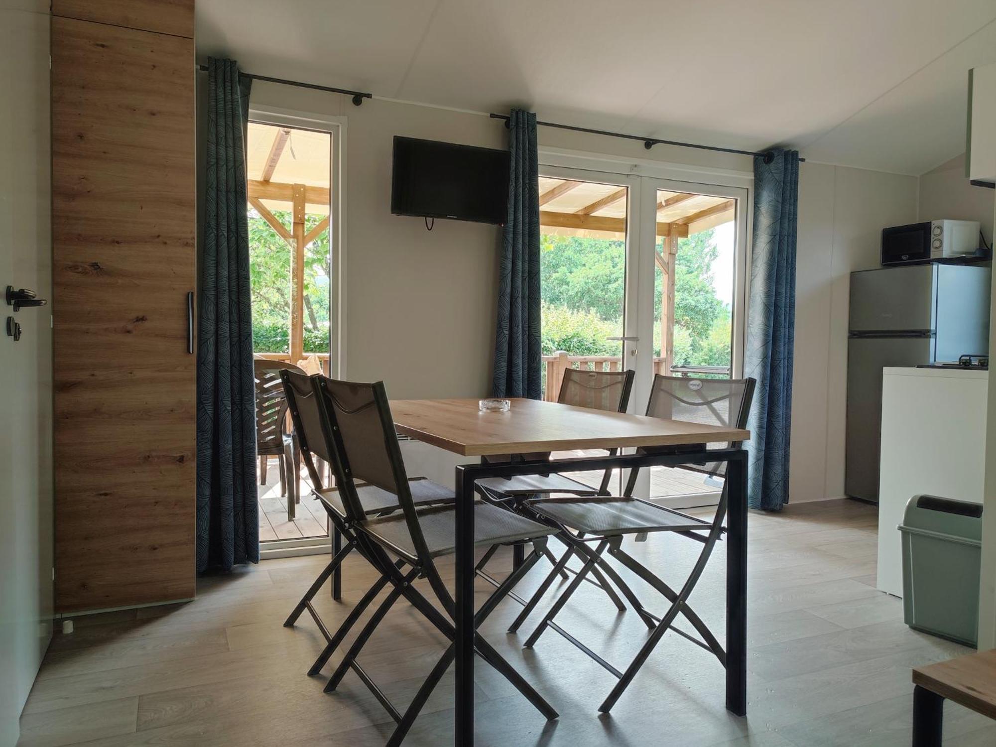 Camping Sites et Paysages Les Prés Hauts Sisteron Esterno foto