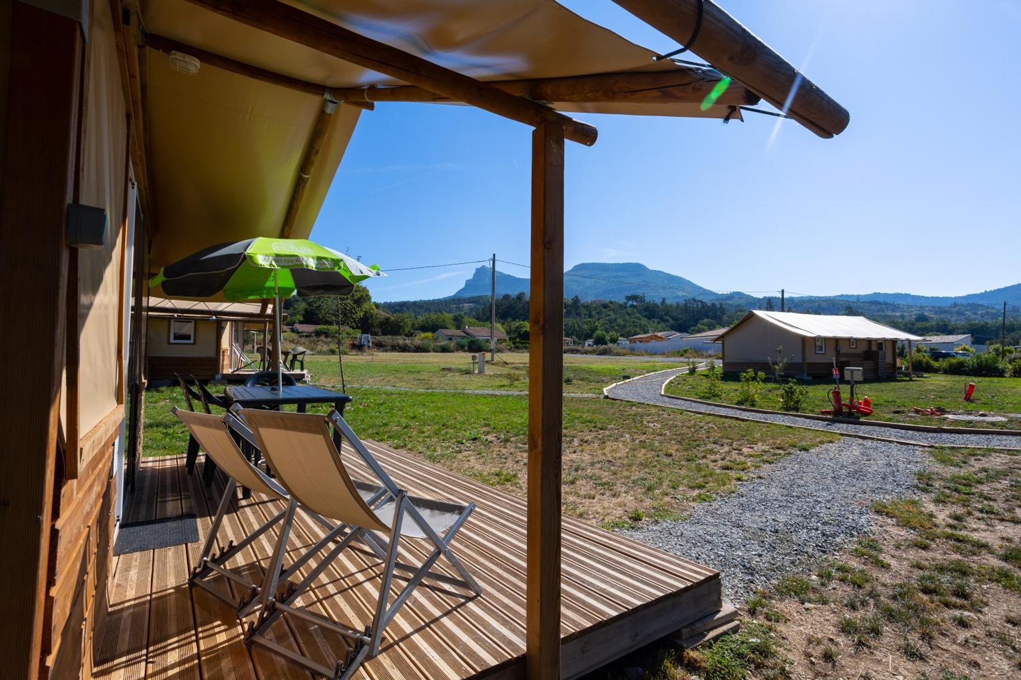 Camping Sites et Paysages Les Prés Hauts Sisteron Esterno foto